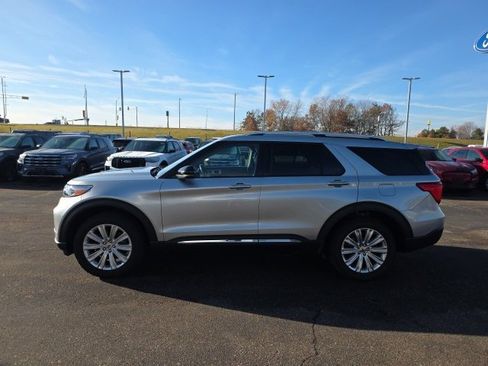 Used 2022 Ford Explorer Limited w/ Hybrid Equipment Group 310A image 4