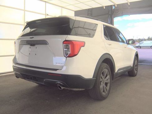 Used 2024 Ford Explorer XLT w/ Equipment Group 202A AWD/4WD image 4