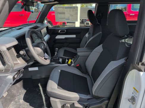 New 2025 Ford Bronco Base image 6