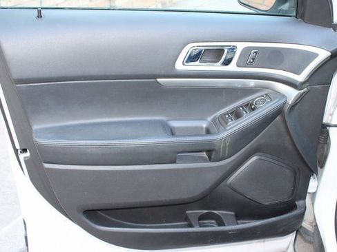 Used 2014 Ford Explorer XLT w/ Equipment Group 202A image 22