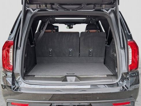 Used 2023 GMC Yukon XL Denali Ultimate AWD/4WD image 9