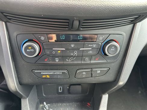 Used 2019 Ford Escape SE image 16