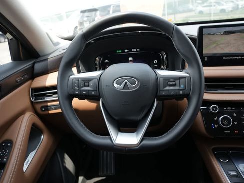 Used 2023 INFINITI QX60 Sensory w/ Vision Package AWD/4WD image 9