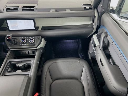 Used 2024 Land Rover Defender 110 S image 25