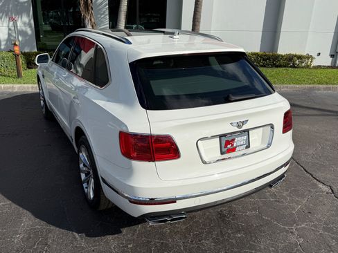 Used 2020 Bentley Bentayga image 14