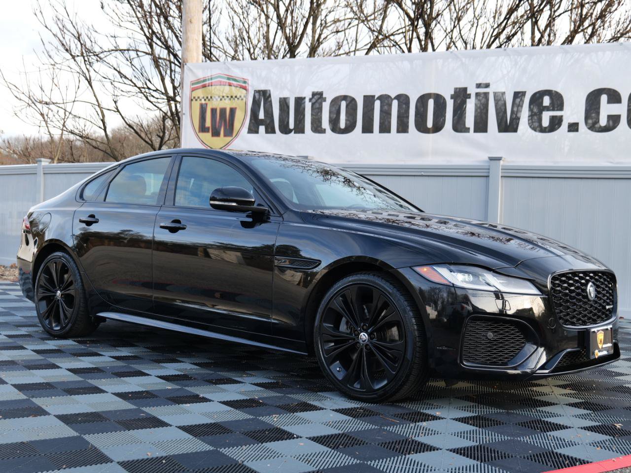 Used 2024 Jaguar XF R-Dynamic SE AWD/4WD image 2