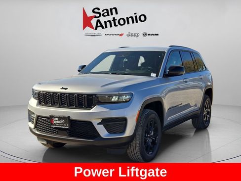 New 2025 Jeep Grand Cherokee Altitude RWD image 4