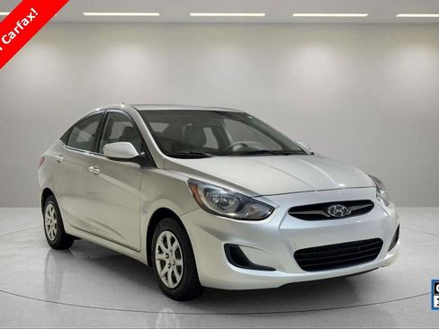 Used 2013 Hyundai Accent GLS image 1