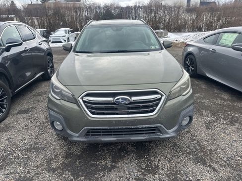Used 2018 Subaru Outback 3.6R Touring image 2