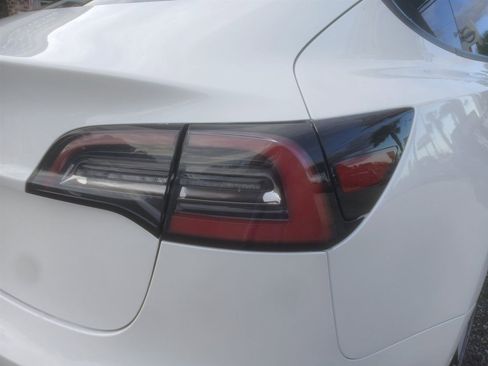 Used 2021 Tesla Model 3 Standard Range Plus image 40