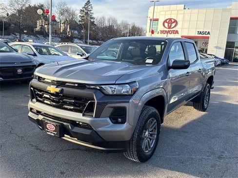Used 2023 Chevrolet Colorado LT w/ LT Convenience Package image 3