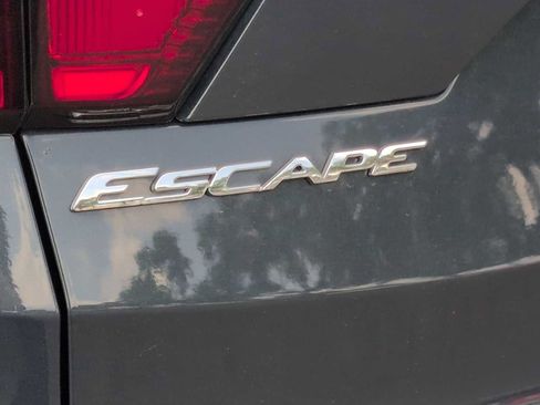 Used 2019 Ford Escape SE FWD image 13