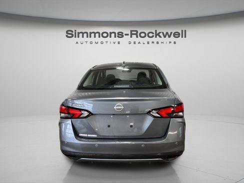 Used 2025 Nissan Versa SV image 6