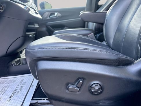 Used 2025 Chrysler Pacifica Select FWD image 14