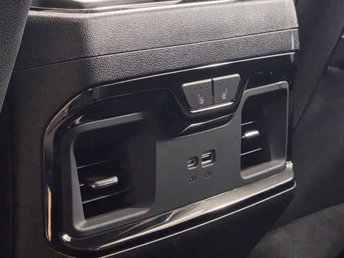 Used 2025 GMC Sierra 2500 AT4 w/ AT4 Premium Plus Package image 25