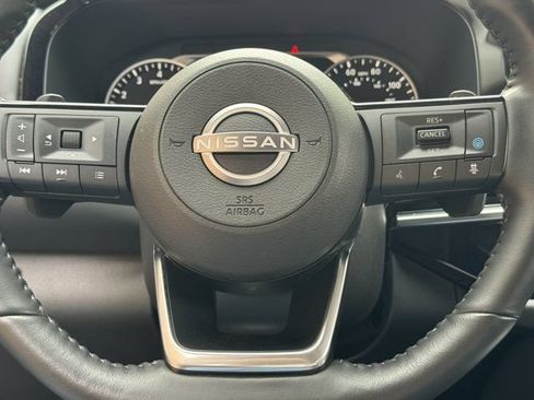 Used 2024 Nissan Pathfinder SL AWD/4WD image 12