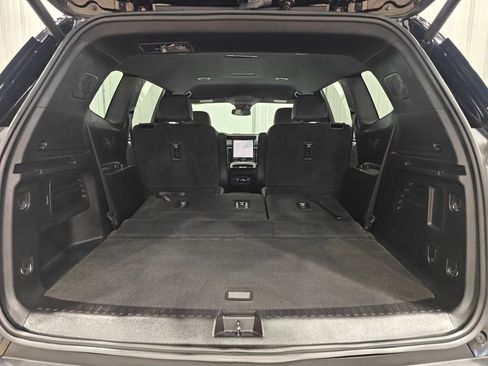 Used 2025 GMC Acadia Elevation w/ Elevation Premium Package FWD image 32