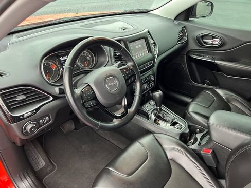 Used 2021 Jeep Cherokee Latitude Plus FWD image 25