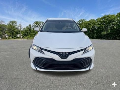 Used 2020 Toyota Camry LE FWD image 3