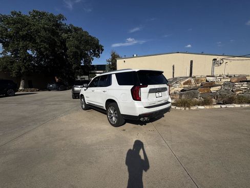 Used 2022 GMC Yukon Denali AWD/4WD image 3