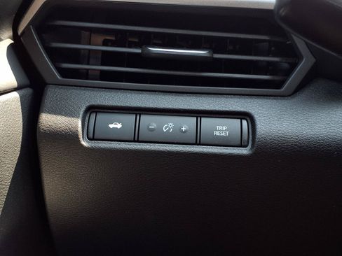 Used 2025 Nissan Altima 2.5 SV FWD image 14