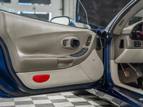 Used 2004 Chevrolet Corvette Convertible w/ Preferred Equipment Group image 35