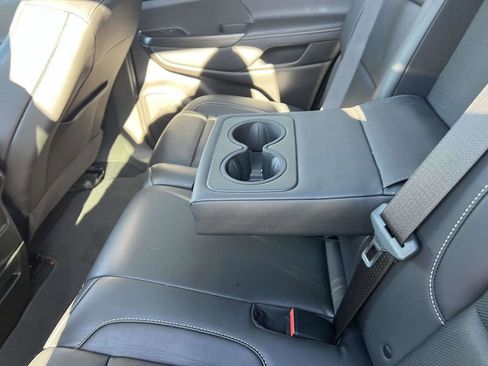 Used 2023 GMC Acadia SLT w/ Preferred Package image 21