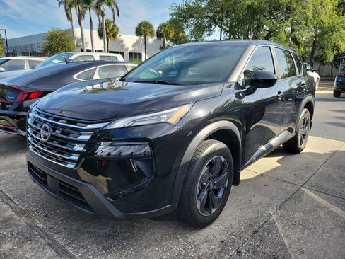 Certified 2024 Nissan Rogue SV FWD image 2