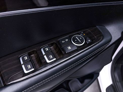 Used 2019 Kia Sorento S FWD image 16