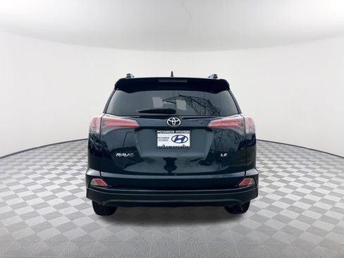 Used 2018 Toyota RAV4 LE image 8