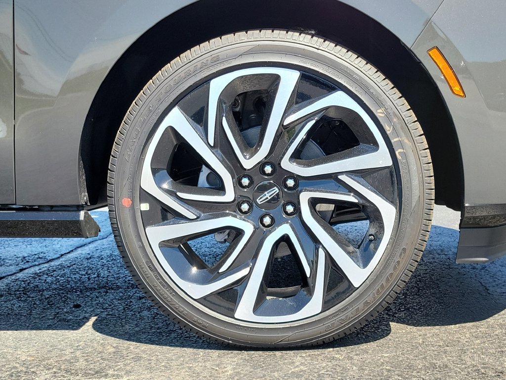 New 2026 Lincoln Navigator Black Label AWD/4WD image 9