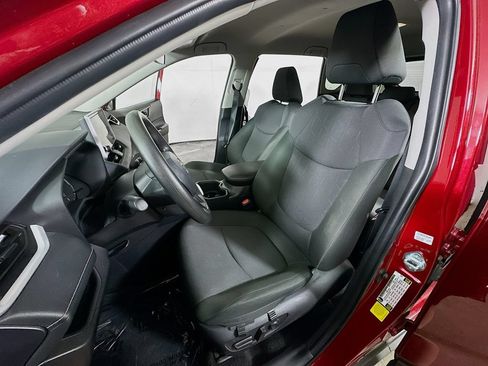 Used 2025 Toyota RAV4 XLE FWD image 15