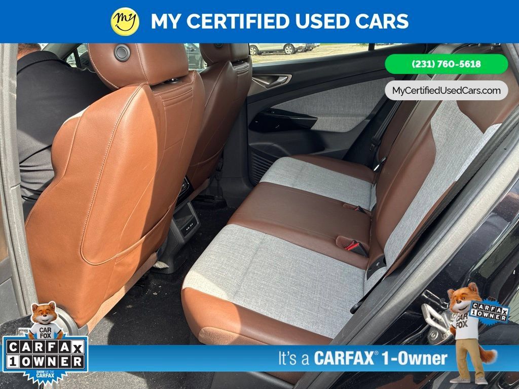 Used 2023 Volkswagen ID.4 2WD image 5