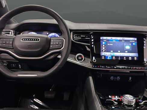 Used 2022 Jeep Wagoneer Series III w/ Premium Group I AWD/4WD image 11