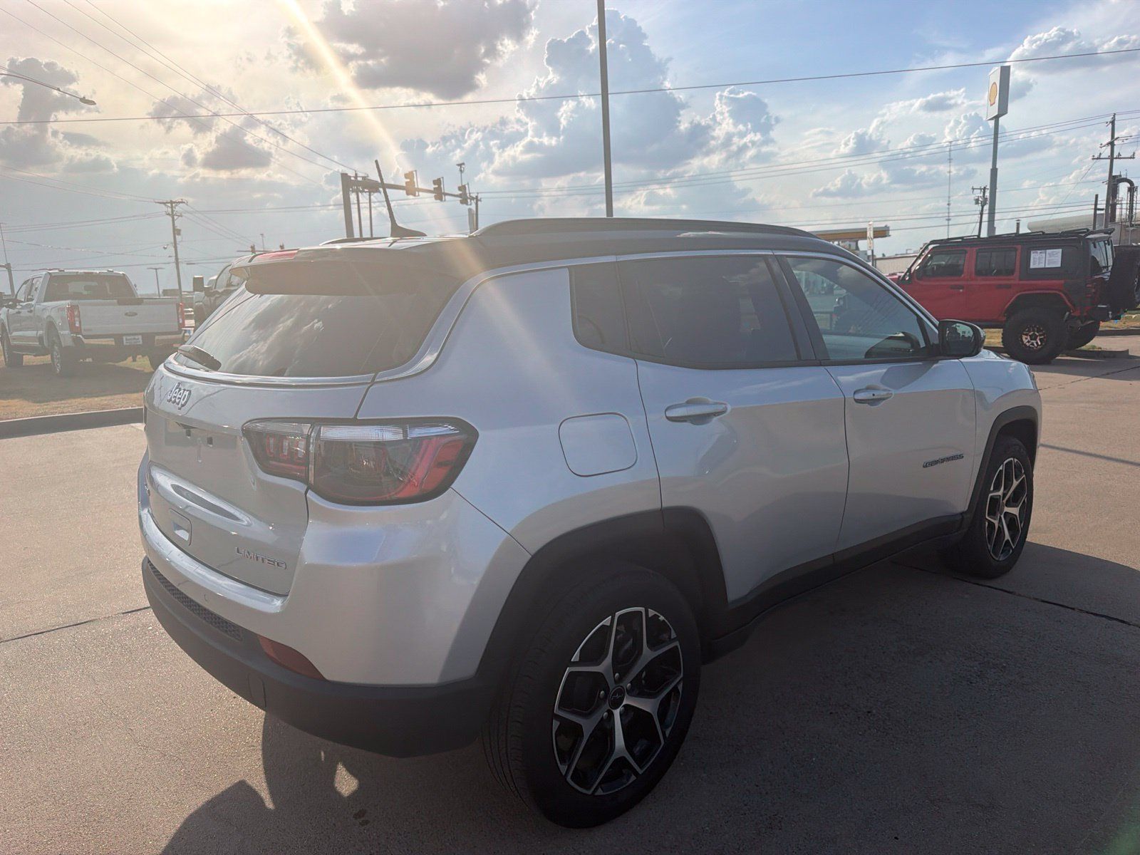 Used 2025 Jeep Compass Limited AWD/4WD image 5
