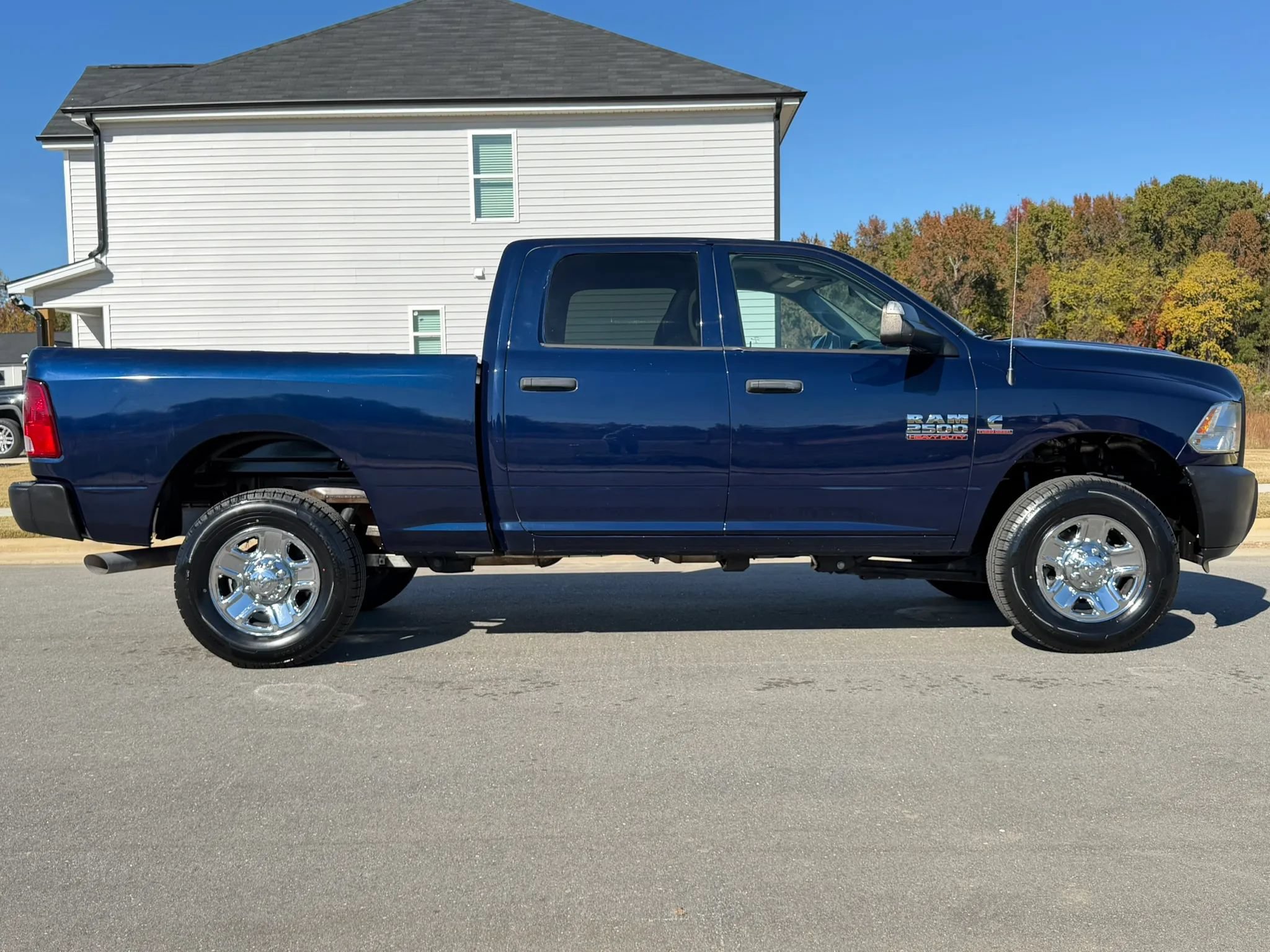 Used 2018 RAM 2500 Tradesman w/ Chrome Appearance Group AWD/4WD image 4