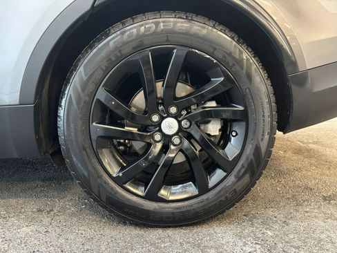 Used 2018 Land Rover Discovery HSE image 9