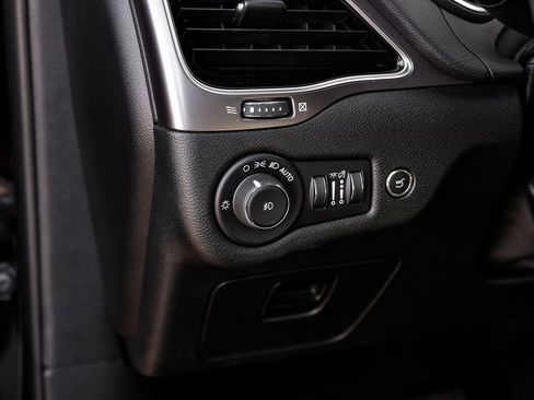 Used 2022 Jeep Cherokee Limited image 38