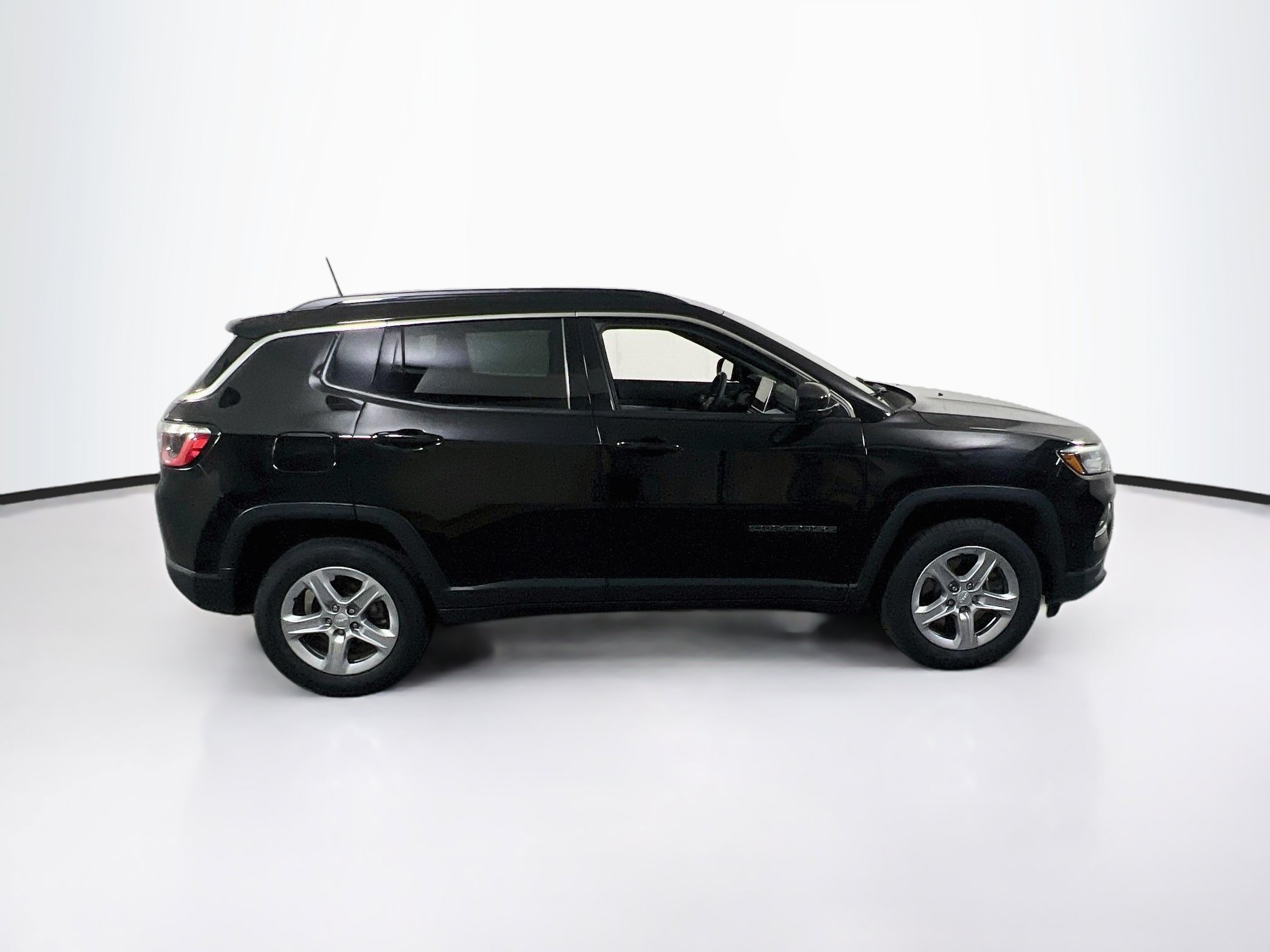 Used 2023 Jeep Compass Latitude AWD/4WD image 4