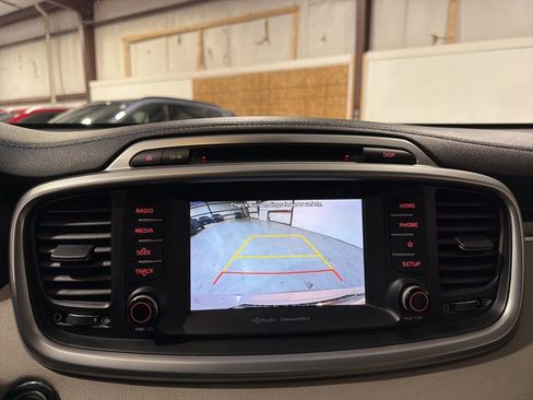 Used 2019 Kia Sorento EX image 17