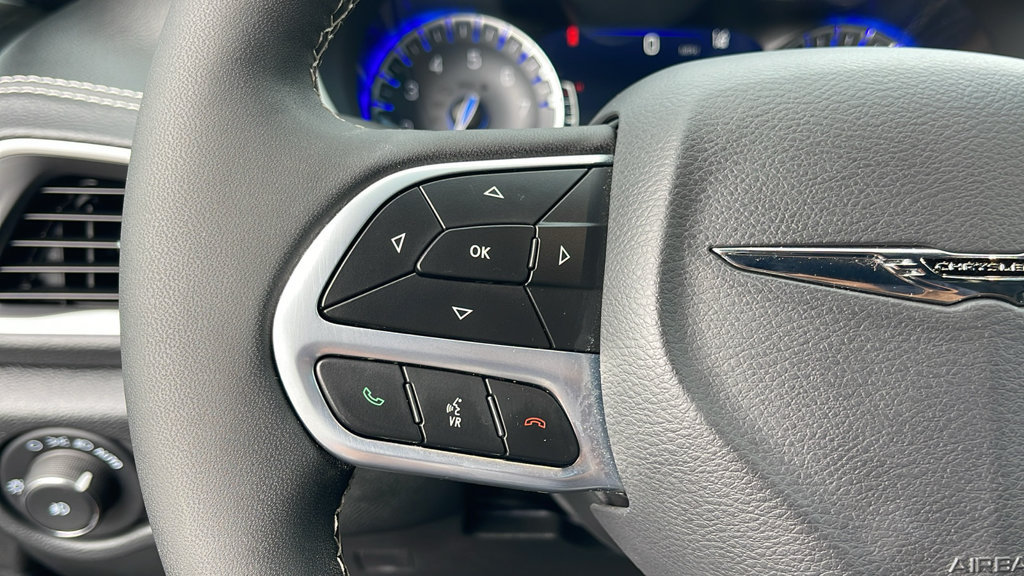 Used 2026 Chrysler Pacifica Select FWD image 24