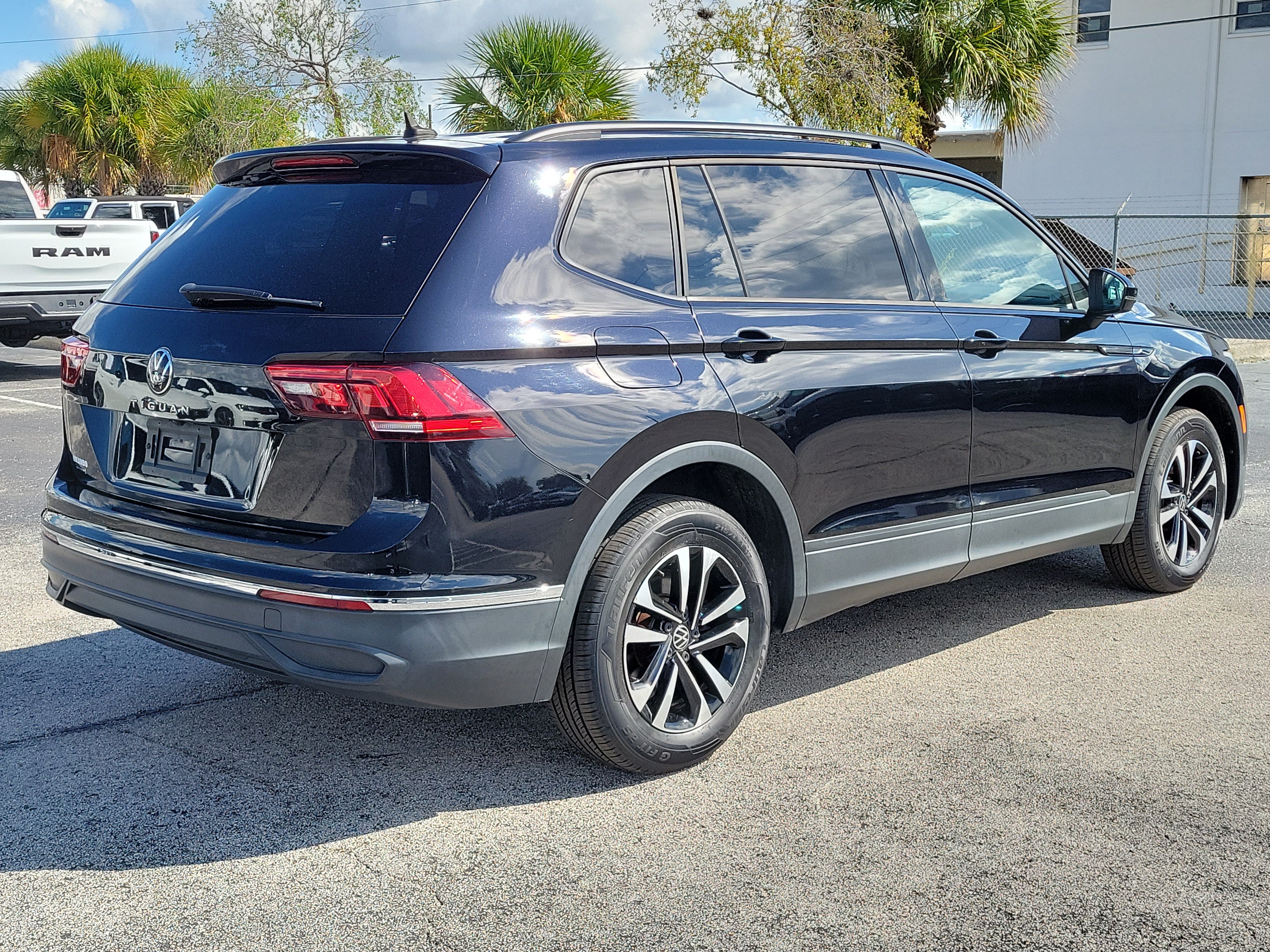 Used 2022 Volkswagen Tiguan S FWD image 7