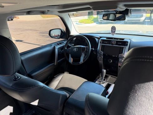 Used 2022 Toyota 4Runner SR5 Premium w/ Moonroof Package RWD image 9
