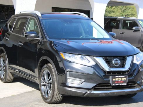 Used 2018 Nissan Rogue SL image 3
