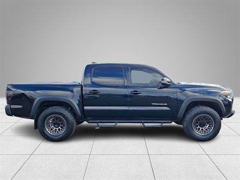 Used 2018 Toyota Tacoma TRD Off-Road image 7