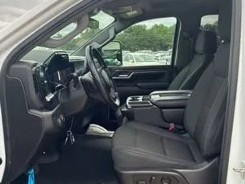 Used 2024 Chevrolet Silverado 2500 LT AWD/4WD image 20