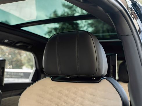 Used 2023 Bentley Bentayga Extended Wheelbase image 24