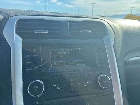 Used 2014 Ford Fusion SE FWD image 11