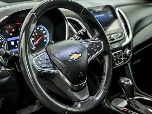 Used 2019 Chevrolet Equinox LT w/ Sun & Navigation Package image 15