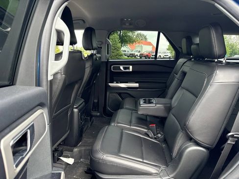 Used 2023 Ford Explorer XLT w/ Equipment Group 202A AWD/4WD image 15
